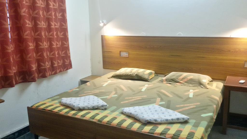 Hotel Sukhsadan Dehradun Habitación foto